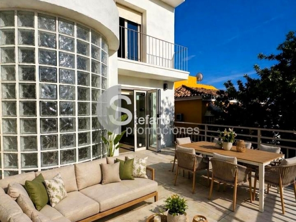EXCLUSIVIDAD , Y ELEGANCIA, EN CERRADO DE CALDERÓN, DESCUBRE ESTE ENCANTADOR  CHALET PAREADO, COMPLETAMENTE REFORMADO A ESTRENAR REF:64887