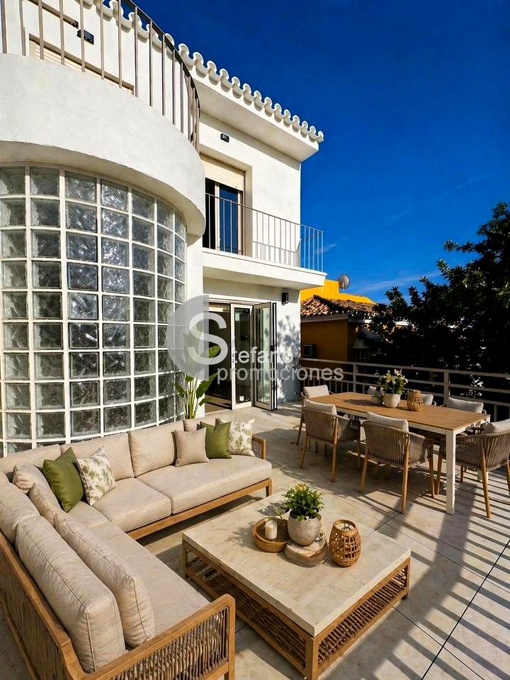 EXCLUSIVIDAD , Y ELEGANCIA, EN CERRADO DE CALDERÓN, DESCUBRE ESTE ENCANTADOR  CHALET PAREADO, COMPLETAMENTE REFORMADO A ESTRENAR REF:64887