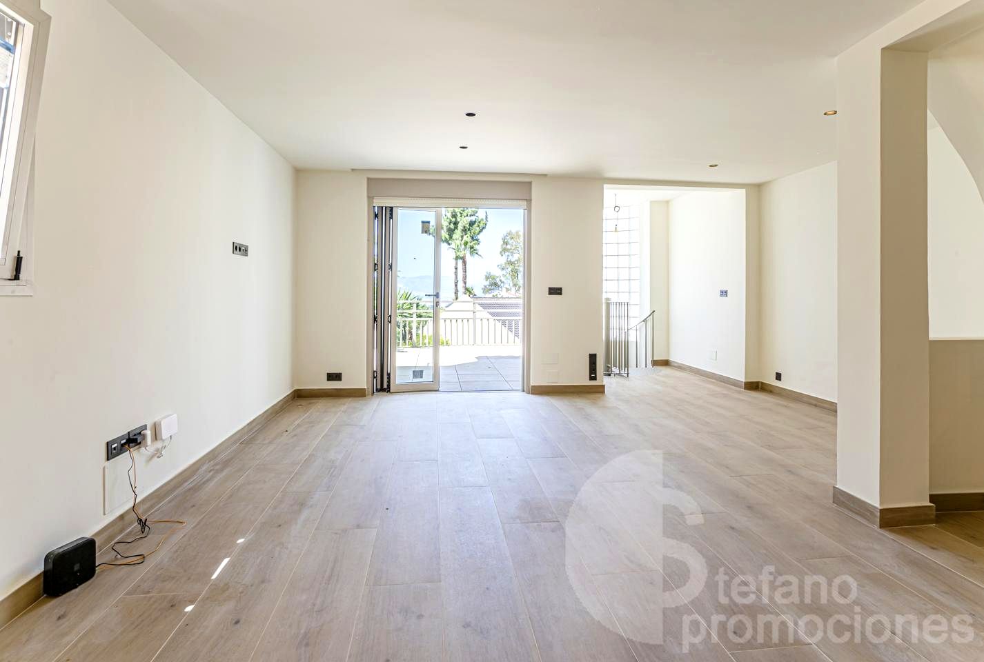 EXCLUSIVIDAD , Y ELEGANCIA, EN CERRADO DE CALDERÓN, DESCUBRE ESTE ENCANTADOR  CHALET PAREADO, COMPLETAMENTE REFORMADO A ESTRENAR REF:64887