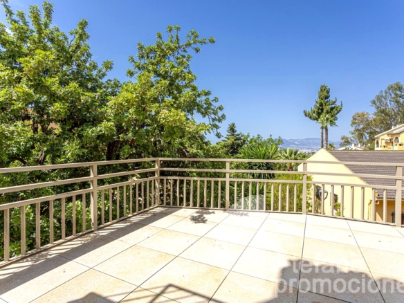 EXCLUSIVIDAD , Y ELEGANCIA, EN CERRADO DE CALDERÓN, DESCUBRE ESTE ENCANTADOR  CHALET PAREADO, COMPLETAMENTE REFORMADO A ESTRENAR REF:64887