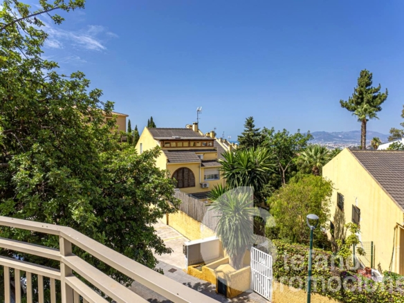 EXCLUSIVIDAD , Y ELEGANCIA, EN CERRADO DE CALDERÓN, DESCUBRE ESTE ENCANTADOR  CHALET PAREADO, COMPLETAMENTE REFORMADO A ESTRENAR REF:64887
