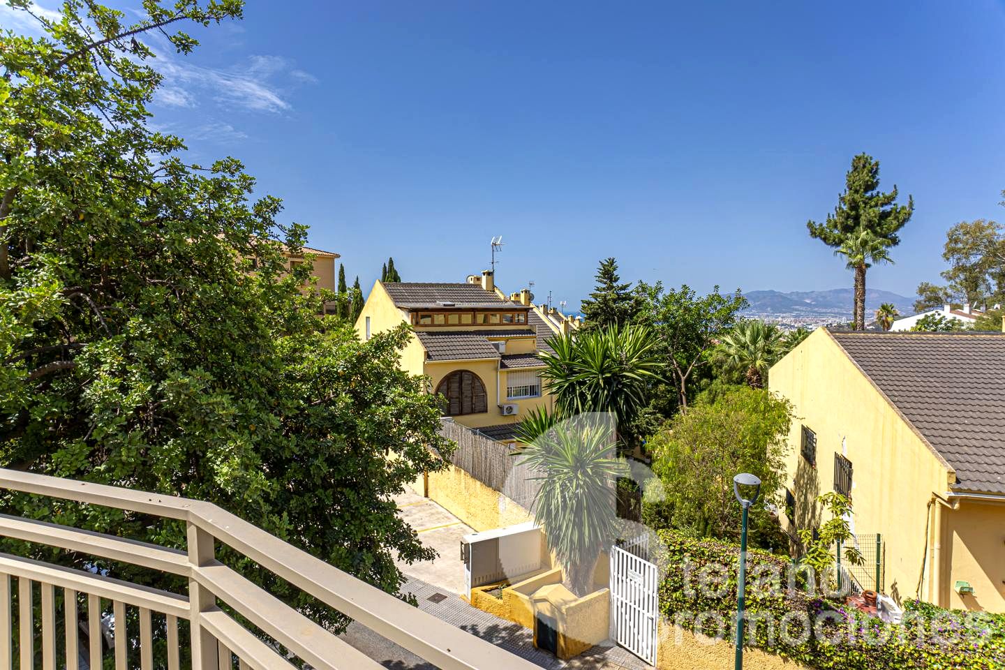 EXCLUSIVIDAD , Y ELEGANCIA, EN CERRADO DE CALDERÓN, DESCUBRE ESTE ENCANTADOR  CHALET PAREADO, COMPLETAMENTE REFORMADO A ESTRENAR REF:64887