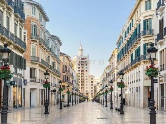 DESCUBRE UN ESTILO DE VIDA EXCLUSIVO EN EL CORAZÓN DE MÁLAGA: ESPECTACULAR VIVIENDA EN UN EDIFICIO EMBLEMÁTICO 5 ESTRELLAS, REF:64610