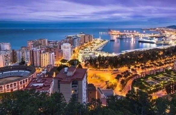 DESCUBRE UN ESTILO DE VIDA EXCLUSIVO EN EL CORAZÓN DE MÁLAGA: ESPECTACULAR VIVIENDA EN UN EDIFICIO EMBLEMÁTICO 5 ESTRELLAS, REF:64610