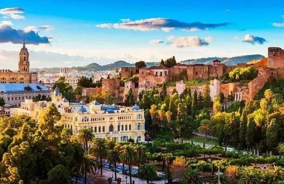 DESCUBRE UN ESTILO DE VIDA EXCLUSIVO EN EL CORAZÓN DE MÁLAGA: ESPECTACULAR VIVIENDA EN UN EDIFICIO EMBLEMÁTICO 5 ESTRELLAS, REF:64610