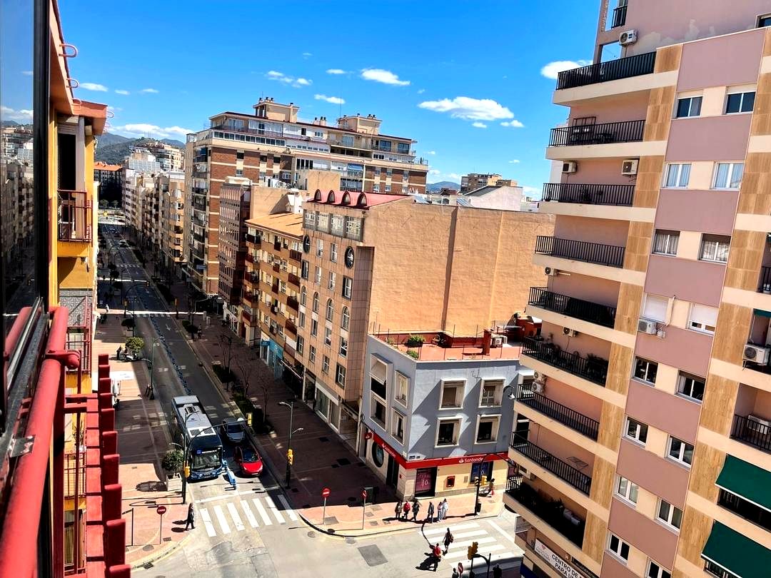 image_1573966_0.jpg ¡VIVE EN EL CORAZÓN DE MÁLAGA! PISO DE 100M² CON PARKING PRIVADO, 4 DORMITORIOS CON ARMARIOS EMPOTRADOS, 2 BAÑOS COMPLETOS REF:6332