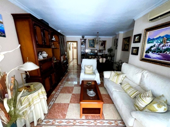 ¡VIVE EN EL CORAZÓN DE MÁLAGA! PISO DE 100M² CON PARKING PRIVADO, 4 DORMITORIOS CON ARMARIOS EMPOTRADOS, 2 BAÑOS COMPLETOS REF:6332