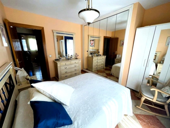 ¡VIVE EN EL CORAZÓN DE MÁLAGA! PISO DE 100M² CON PARKING PRIVADO, 4 DORMITORIOS CON ARMARIOS EMPOTRADOS, 2 BAÑOS COMPLETOS REF:6332