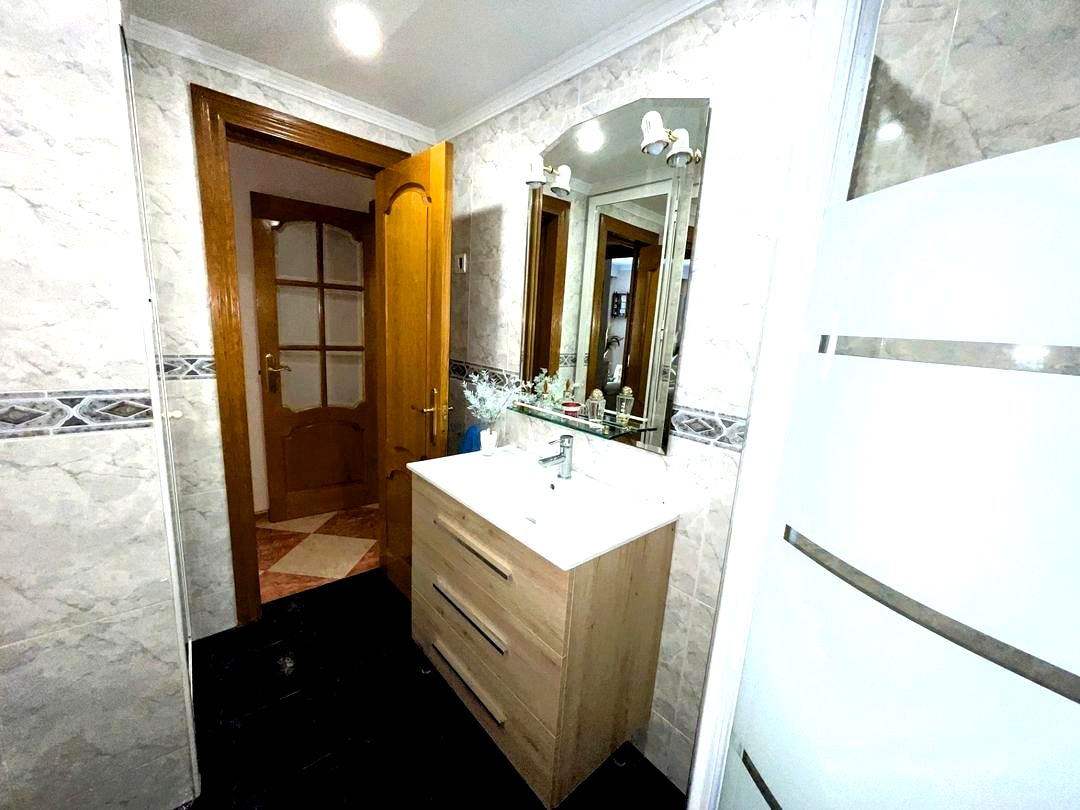 image_1573966_19.jpg ¡VIVE EN EL CORAZÓN DE MÁLAGA! PISO DE 100M² CON PARKING PRIVADO, 4 DORMITORIOS CON ARMARIOS EMPOTRADOS, 2 BAÑOS COMPLETOS REF:6332