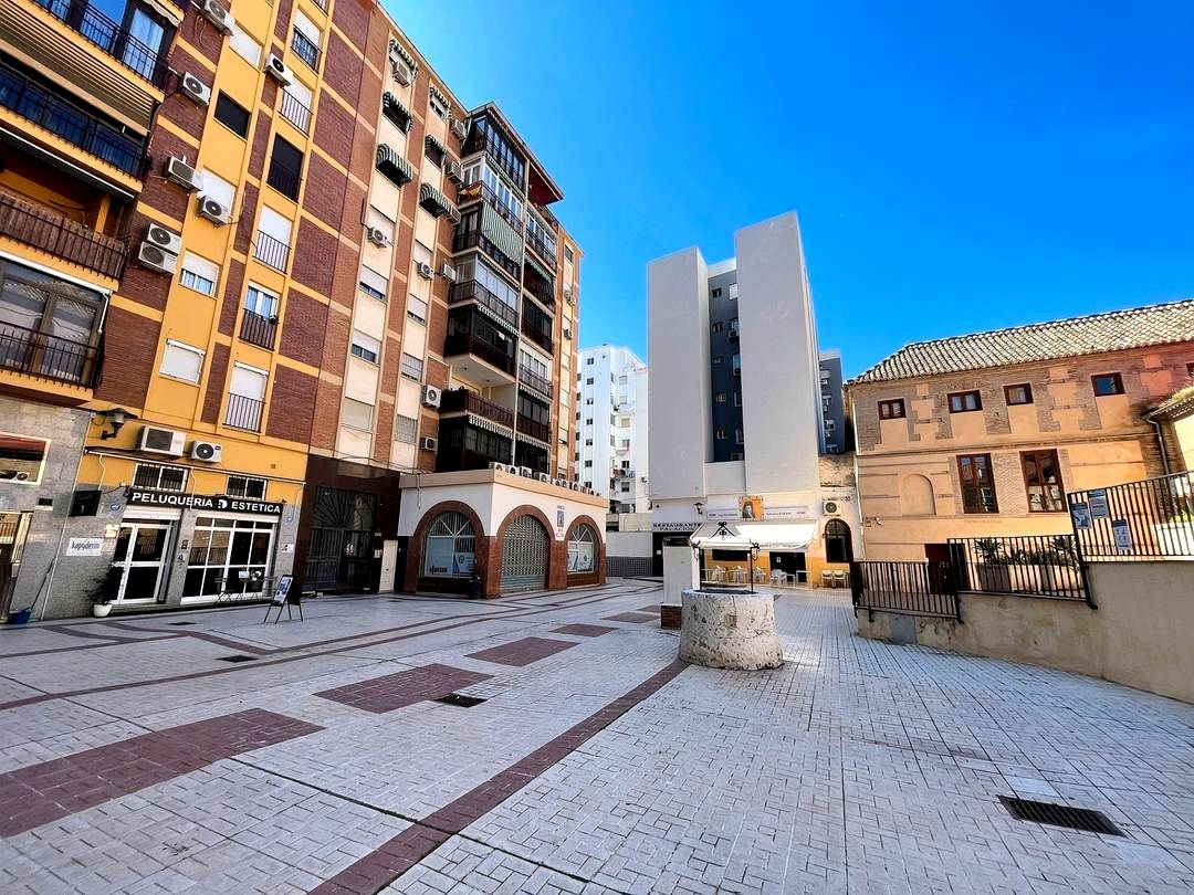 image_1573966_21.jpg ¡VIVE EN EL CORAZÓN DE MÁLAGA! PISO DE 100M² CON PARKING PRIVADO, 4 DORMITORIOS CON ARMARIOS EMPOTRADOS, 2 BAÑOS COMPLETOS REF:6332