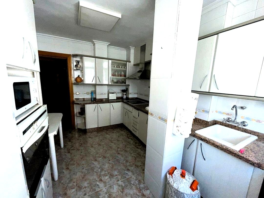 image_1573966_23.jpg ¡VIVE EN EL CORAZÓN DE MÁLAGA! PISO DE 100M² CON PARKING PRIVADO, 4 DORMITORIOS CON ARMARIOS EMPOTRADOS, 2 BAÑOS COMPLETOS REF:6332