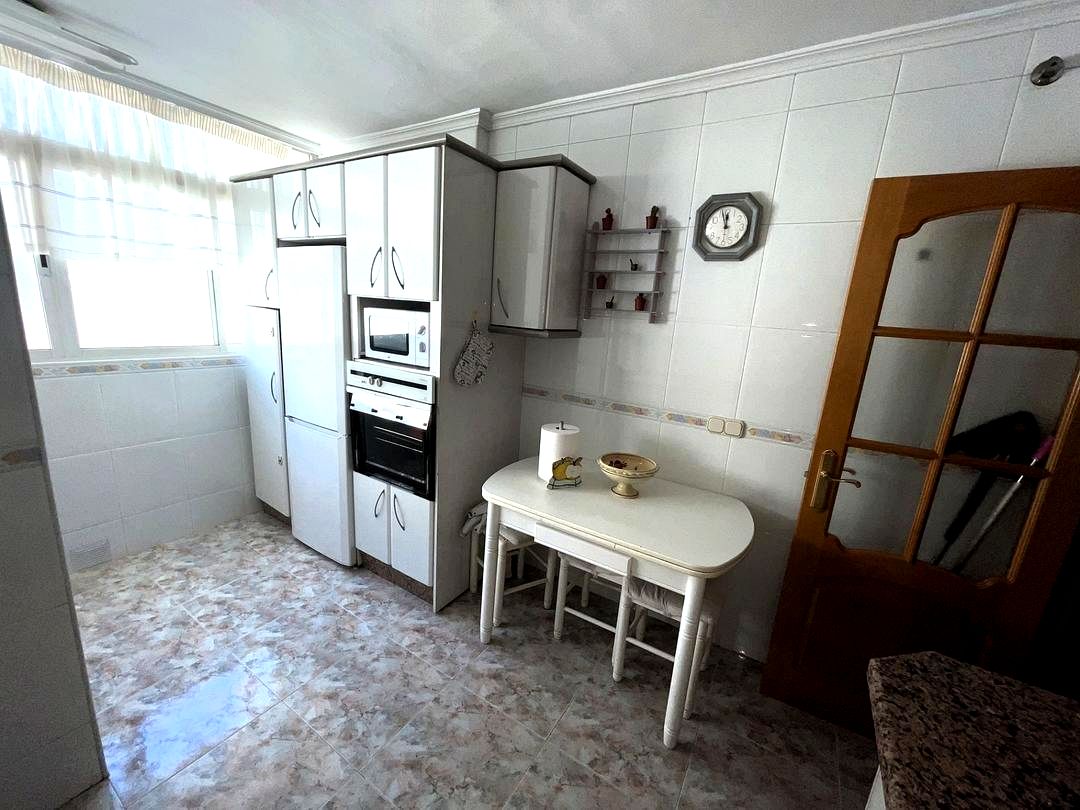image_1573966_24.jpg ¡VIVE EN EL CORAZÓN DE MÁLAGA! PISO DE 100M² CON PARKING PRIVADO, 4 DORMITORIOS CON ARMARIOS EMPOTRADOS, 2 BAÑOS COMPLETOS REF:6332