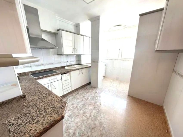 ¡VIVE EN EL CORAZÓN DE MÁLAGA! PISO DE 100M² CON PARKING PRIVADO, 4 DORMITORIOS CON ARMARIOS EMPOTRADOS, 2 BAÑOS COMPLETOS REF:6332