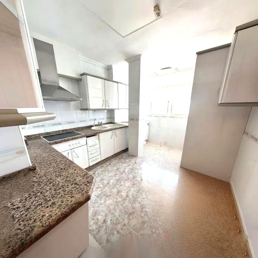 image_1573966_26.jpg ¡VIVE EN EL CORAZÓN DE MÁLAGA! PISO DE 100M² CON PARKING PRIVADO, 4 DORMITORIOS CON ARMARIOS EMPOTRADOS, 2 BAÑOS COMPLETOS REF:6332