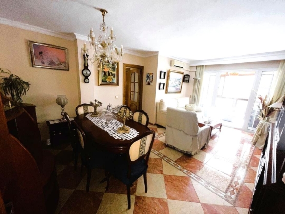 ¡VIVE EN EL CORAZÓN DE MÁLAGA! PISO DE 100M² CON PARKING PRIVADO, 4 DORMITORIOS CON ARMARIOS EMPOTRADOS, 2 BAÑOS COMPLETOS REF:6332