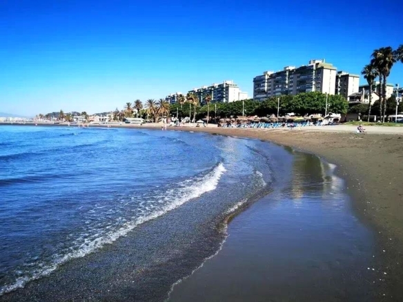 TU REFUGIO DE LUZ Y MAR! EXCLUSIVO,  CON  VISTAS PANORÁMICAS AL MAR Y LA MONTAÑA, TERRAZA Y GARAJE. REF:65080
