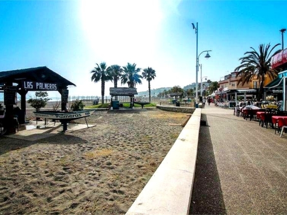 TU REFUGIO DE LUZ Y MAR! EXCLUSIVO,  CON  VISTAS PANORÁMICAS AL MAR Y LA MONTAÑA, TERRAZA Y GARAJE. REF:65080