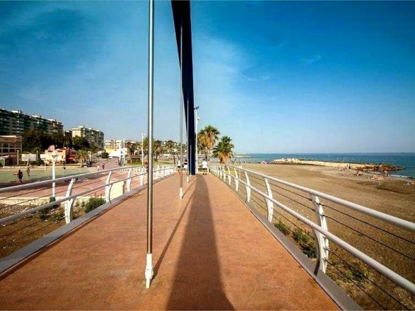 TU REFUGIO DE LUZ Y MAR! EXCLUSIVO,  CON  VISTAS PANORÁMICAS AL MAR Y LA MONTAÑA, TERRAZA Y GARAJE. REF:65080