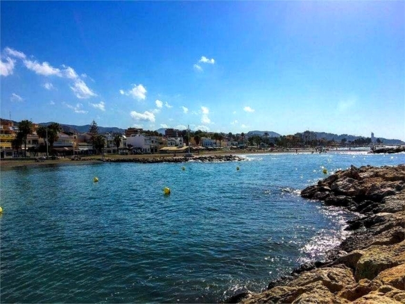 TU REFUGIO DE LUZ Y MAR! EXCLUSIVO,  CON  VISTAS PANORÁMICAS AL MAR Y LA MONTAÑA, TERRAZA Y GARAJE. REF:65080