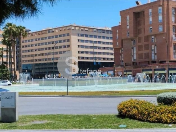 EN PLENO CORAZÓN DE VIALIA, EDIFICIO CON BUEN ESTILISMO, MUY LUMINOSA Y SOLEADA, ORIENTACIÓN SUR OESTE, TOTALMENTE EXTERIOR. UBICACIÓN INMEJORABLE JUN REF:65085