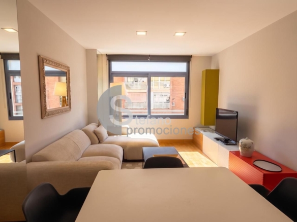 EN PLENO CORAZÓN DE VIALIA, EDIFICIO CON BUEN ESTILISMO, MUY LUMINOSA Y SOLEADA, ORIENTACIÓN SUR OESTE, TOTALMENTE EXTERIOR. UBICACIÓN INMEJORABLE JUN REF:65085