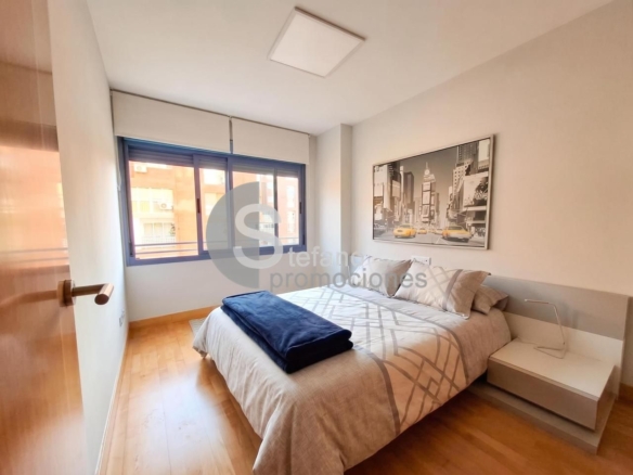 EN PLENO CORAZÓN DE VIALIA, EDIFICIO CON BUEN ESTILISMO, MUY LUMINOSA Y SOLEADA, ORIENTACIÓN SUR OESTE, TOTALMENTE EXTERIOR. UBICACIÓN INMEJORABLE JUN REF:65085