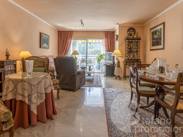 ¡OPORTUNIDAD ÚNICA EN LA ZONA MÁS EXCLUSIVA Y PRESTIGIOSA DE MÁLAGA! ESTA ESPECTACULAR VIVIENDA TOTALMENTE EXTERIOR TE ENVUELVE EN LUZ NATURAL GRACIAS REF:65120