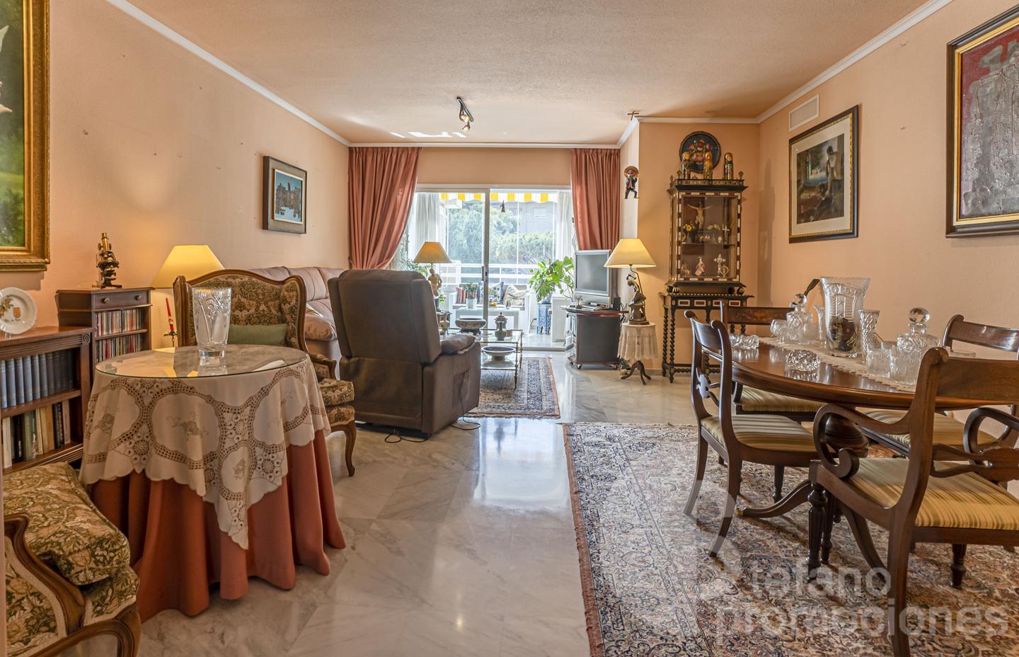 ¡OPORTUNIDAD ÚNICA EN LA ZONA MÁS EXCLUSIVA Y PRESTIGIOSA DE MÁLAGA! ESTA ESPECTACULAR VIVIENDA TOTALMENTE EXTERIOR TE ENVUELVE EN LUZ NATURAL GRACIAS REF:65120