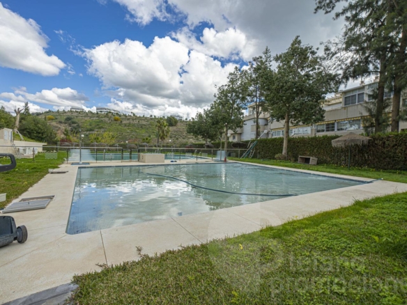 ¡OPORTUNIDAD ÚNICA EN LA ZONA MÁS EXCLUSIVA Y PRESTIGIOSA DE MÁLAGA! ESTA ESPECTACULAR VIVIENDA TOTALMENTE EXTERIOR TE ENVUELVE EN LUZ NATURAL GRACIAS REF:65120