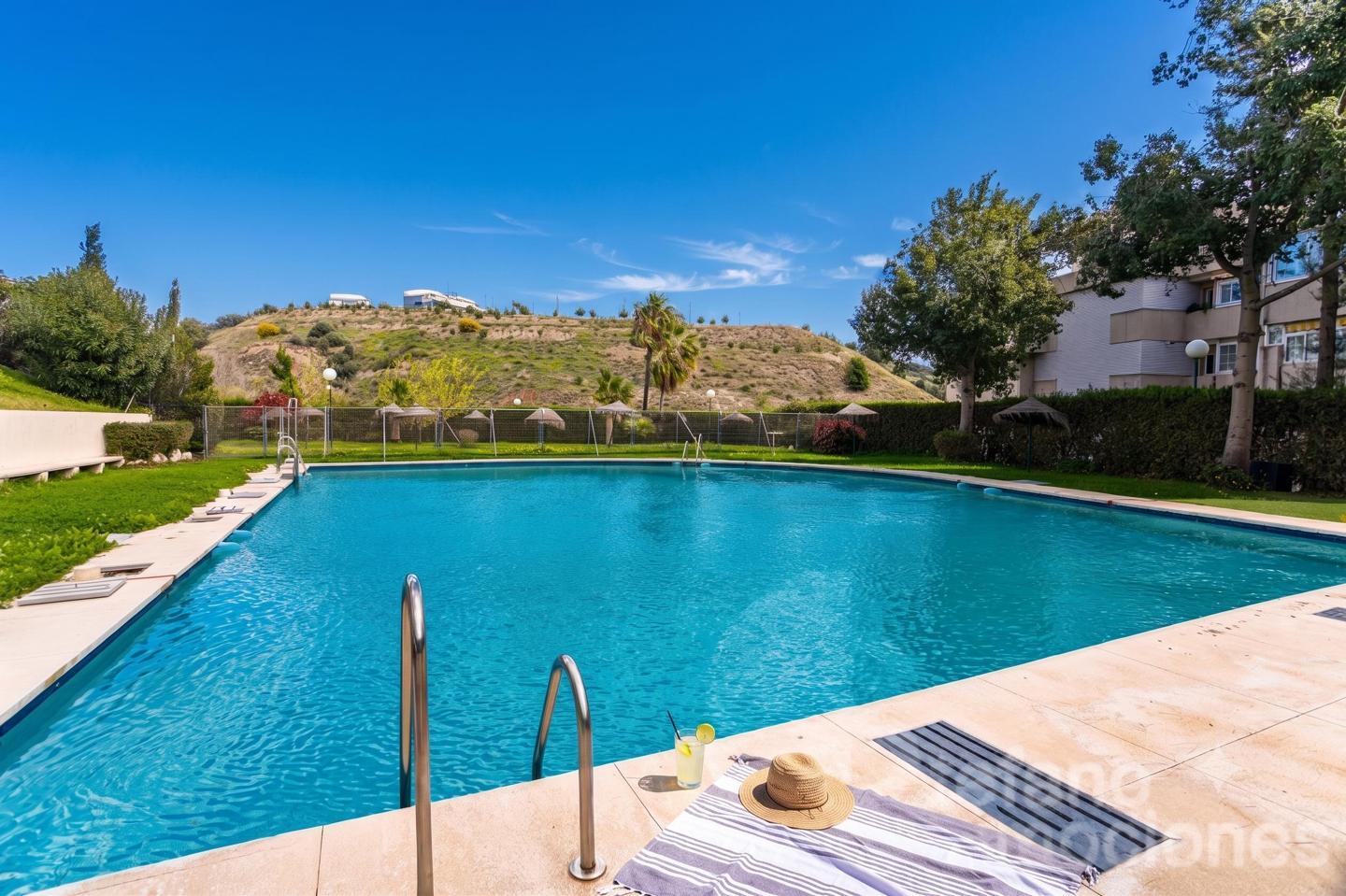 ¡OPORTUNIDAD ÚNICA EN LA ZONA MÁS EXCLUSIVA Y PRESTIGIOSA DE MÁLAGA! ESTA ESPECTACULAR VIVIENDA TOTALMENTE EXTERIOR TE ENVUELVE EN LUZ NATURAL GRACIAS REF:65120