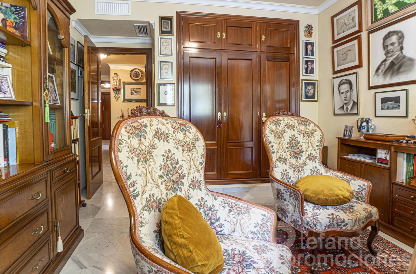 ¡OPORTUNIDAD ÚNICA EN LA ZONA MÁS EXCLUSIVA Y PRESTIGIOSA DE MÁLAGA! ESTA ESPECTACULAR VIVIENDA TOTALMENTE EXTERIOR TE ENVUELVE EN LUZ NATURAL GRACIAS REF:65120