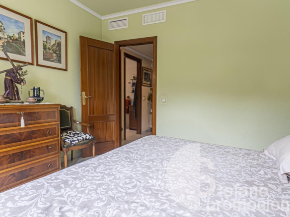 ¡OPORTUNIDAD ÚNICA EN LA ZONA MÁS EXCLUSIVA Y PRESTIGIOSA DE MÁLAGA! ESTA ESPECTACULAR VIVIENDA TOTALMENTE EXTERIOR TE ENVUELVE EN LUZ NATURAL GRACIAS REF:65120