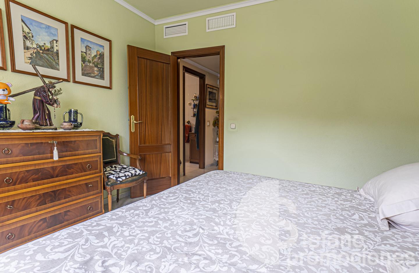 ¡OPORTUNIDAD ÚNICA EN LA ZONA MÁS EXCLUSIVA Y PRESTIGIOSA DE MÁLAGA! ESTA ESPECTACULAR VIVIENDA TOTALMENTE EXTERIOR TE ENVUELVE EN LUZ NATURAL GRACIAS REF:65120