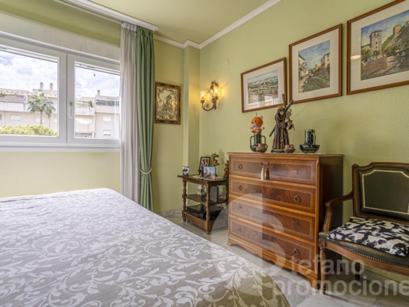 ¡OPORTUNIDAD ÚNICA EN LA ZONA MÁS EXCLUSIVA Y PRESTIGIOSA DE MÁLAGA! ESTA ESPECTACULAR VIVIENDA TOTALMENTE EXTERIOR TE ENVUELVE EN LUZ NATURAL GRACIAS REF:65120