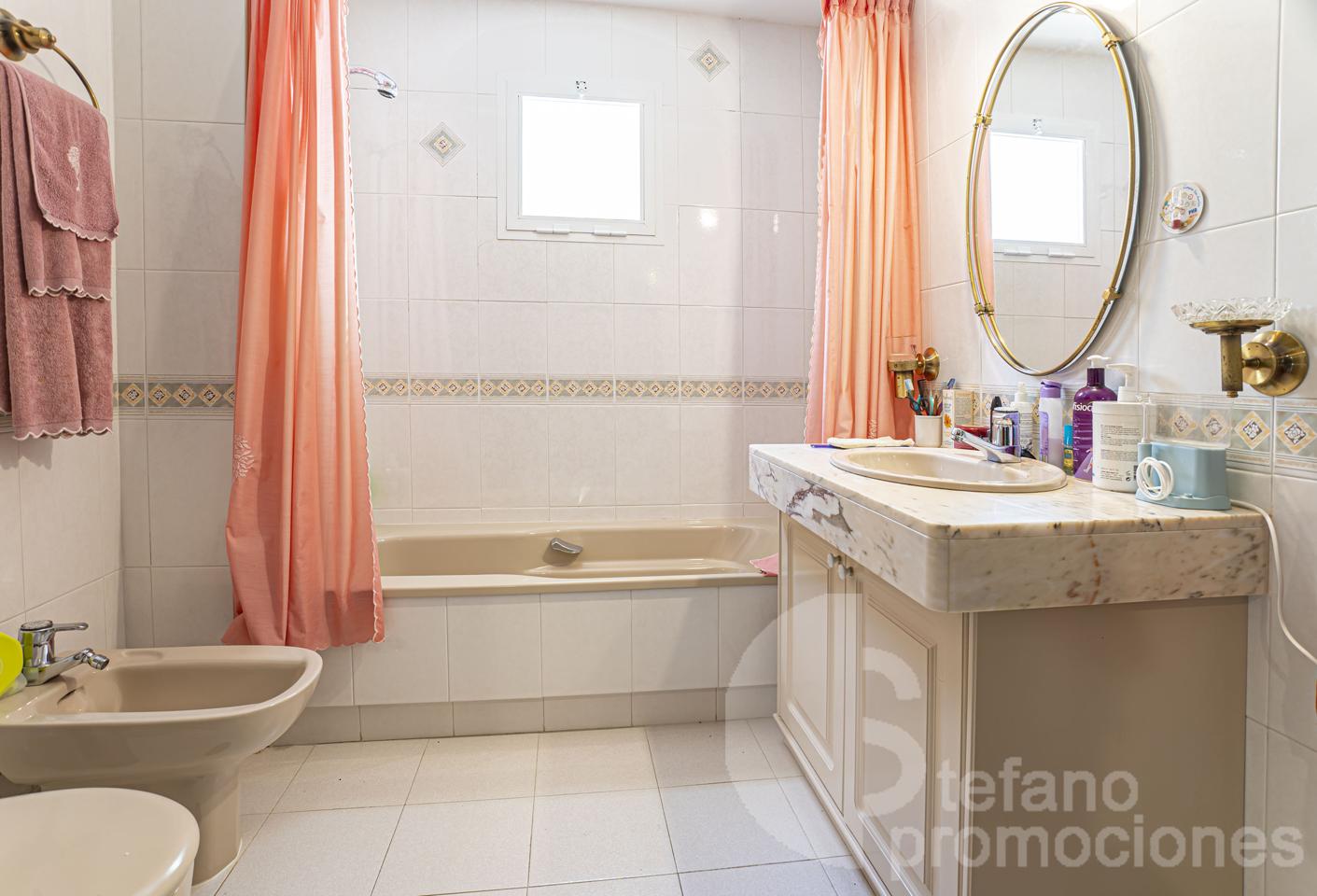 ¡OPORTUNIDAD ÚNICA EN LA ZONA MÁS EXCLUSIVA Y PRESTIGIOSA DE MÁLAGA! ESTA ESPECTACULAR VIVIENDA TOTALMENTE EXTERIOR TE ENVUELVE EN LUZ NATURAL GRACIAS REF:65120