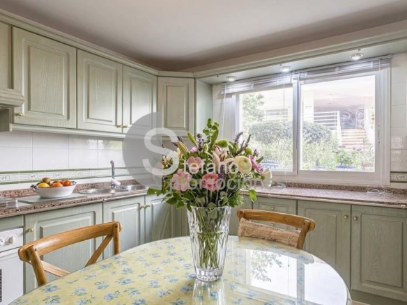 ¡OPORTUNIDAD ÚNICA EN LA ZONA MÁS EXCLUSIVA Y PRESTIGIOSA DE MÁLAGA! ESTA ESPECTACULAR VIVIENDA TOTALMENTE EXTERIOR TE ENVUELVE EN LUZ NATURAL GRACIAS REF:65120