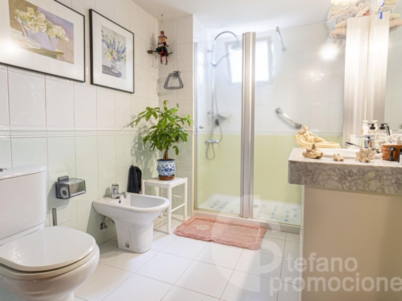¡OPORTUNIDAD ÚNICA EN LA ZONA MÁS EXCLUSIVA Y PRESTIGIOSA DE MÁLAGA! ESTA ESPECTACULAR VIVIENDA TOTALMENTE EXTERIOR TE ENVUELVE EN LUZ NATURAL GRACIAS REF:65120