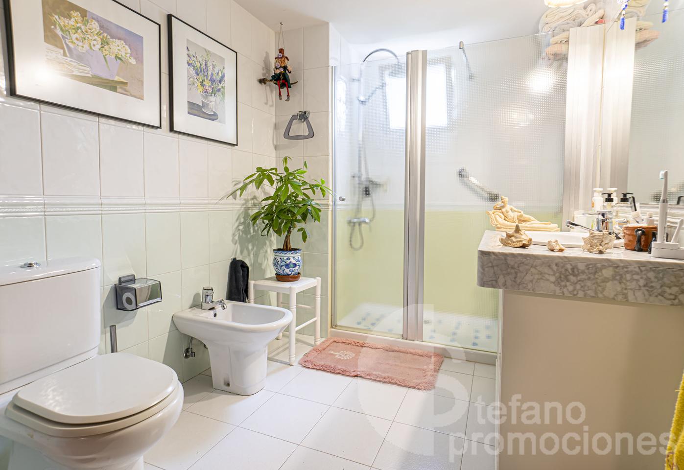 ¡OPORTUNIDAD ÚNICA EN LA ZONA MÁS EXCLUSIVA Y PRESTIGIOSA DE MÁLAGA! ESTA ESPECTACULAR VIVIENDA TOTALMENTE EXTERIOR TE ENVUELVE EN LUZ NATURAL GRACIAS REF:65120