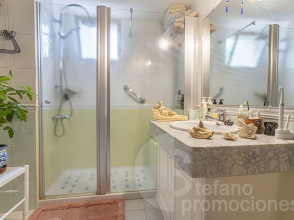 ¡OPORTUNIDAD ÚNICA EN LA ZONA MÁS EXCLUSIVA Y PRESTIGIOSA DE MÁLAGA! ESTA ESPECTACULAR VIVIENDA TOTALMENTE EXTERIOR TE ENVUELVE EN LUZ NATURAL GRACIAS REF:65120