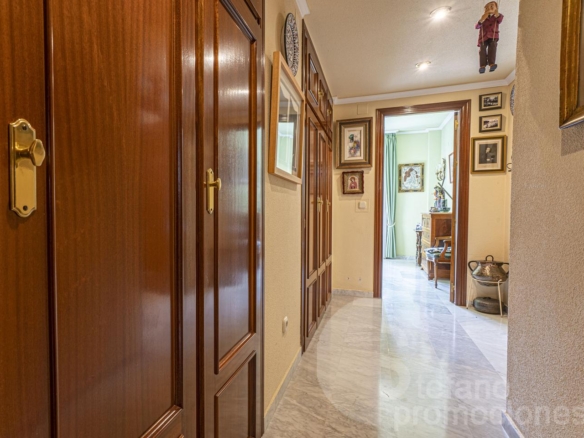 ¡OPORTUNIDAD ÚNICA EN LA ZONA MÁS EXCLUSIVA Y PRESTIGIOSA DE MÁLAGA! ESTA ESPECTACULAR VIVIENDA TOTALMENTE EXTERIOR TE ENVUELVE EN LUZ NATURAL GRACIAS REF:65120