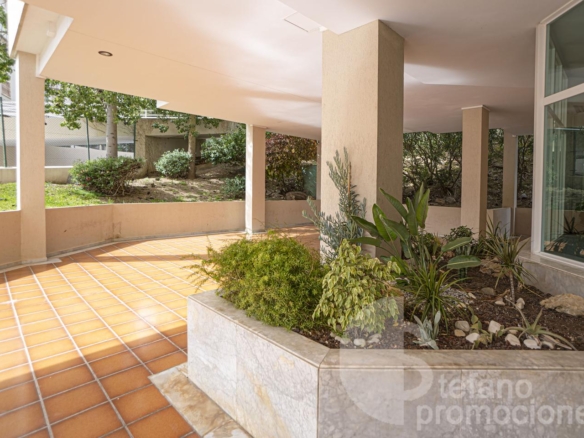 ¡OPORTUNIDAD ÚNICA EN LA ZONA MÁS EXCLUSIVA Y PRESTIGIOSA DE MÁLAGA! ESTA ESPECTACULAR VIVIENDA TOTALMENTE EXTERIOR TE ENVUELVE EN LUZ NATURAL GRACIAS REF:65120