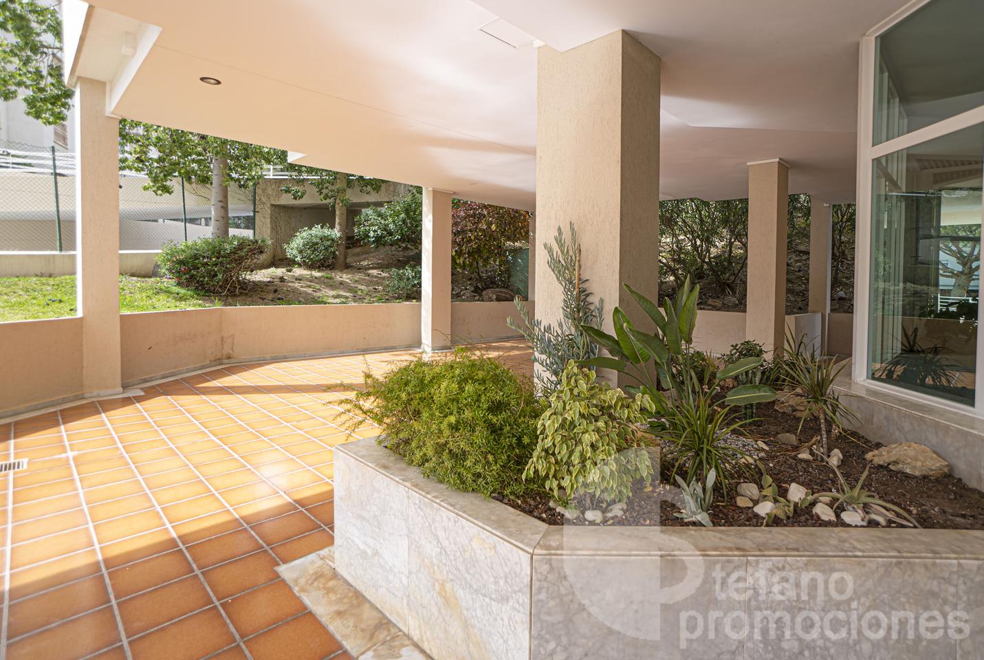 ¡OPORTUNIDAD ÚNICA EN LA ZONA MÁS EXCLUSIVA Y PRESTIGIOSA DE MÁLAGA! ESTA ESPECTACULAR VIVIENDA TOTALMENTE EXTERIOR TE ENVUELVE EN LUZ NATURAL GRACIAS REF:65120