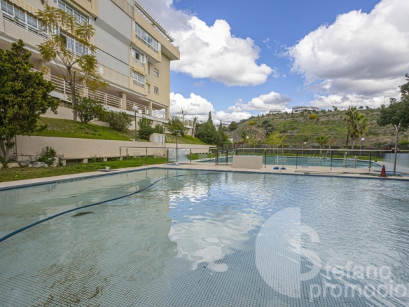¡OPORTUNIDAD ÚNICA EN LA ZONA MÁS EXCLUSIVA Y PRESTIGIOSA DE MÁLAGA! ESTA ESPECTACULAR VIVIENDA TOTALMENTE EXTERIOR TE ENVUELVE EN LUZ NATURAL GRACIAS REF:65120