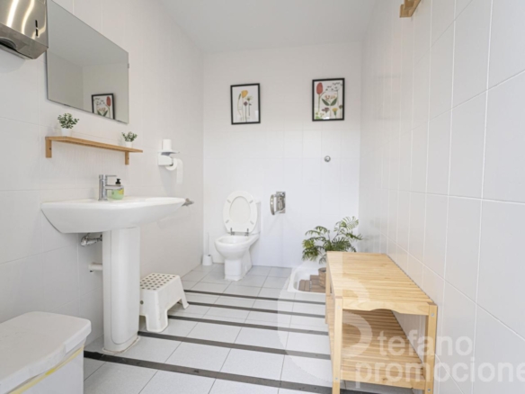 ¡OPORTUNIDAD ÚNICA EN LA ZONA MÁS EXCLUSIVA Y PRESTIGIOSA DE MÁLAGA! ESTA ESPECTACULAR VIVIENDA TOTALMENTE EXTERIOR TE ENVUELVE EN LUZ NATURAL GRACIAS REF:65120