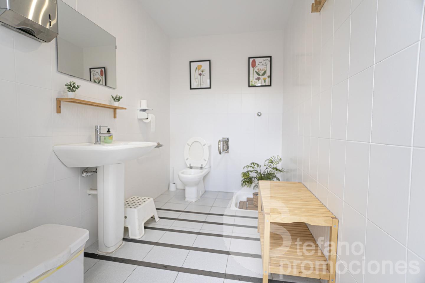 ¡OPORTUNIDAD ÚNICA EN LA ZONA MÁS EXCLUSIVA Y PRESTIGIOSA DE MÁLAGA! ESTA ESPECTACULAR VIVIENDA TOTALMENTE EXTERIOR TE ENVUELVE EN LUZ NATURAL GRACIAS REF:65120