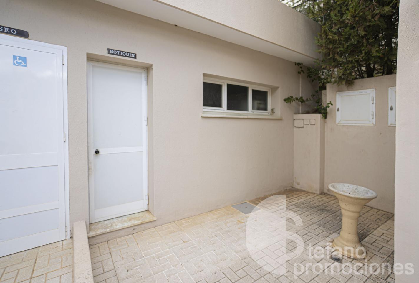 ¡OPORTUNIDAD ÚNICA EN LA ZONA MÁS EXCLUSIVA Y PRESTIGIOSA DE MÁLAGA! ESTA ESPECTACULAR VIVIENDA TOTALMENTE EXTERIOR TE ENVUELVE EN LUZ NATURAL GRACIAS REF:65120