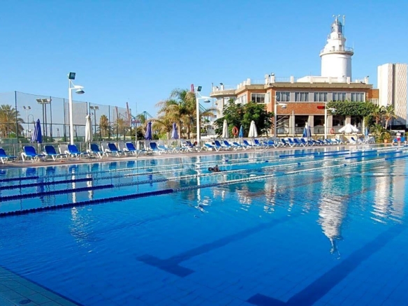 ¡OPORTUNIDAD ÚNICA EN LA ZONA MÁS EXCLUSIVA Y PRESTIGIOSA DE MÁLAGA! ESTA ESPECTACULAR VIVIENDA TOTALMENTE EXTERIOR TE ENVUELVE EN LUZ NATURAL GRACIAS REF:65120