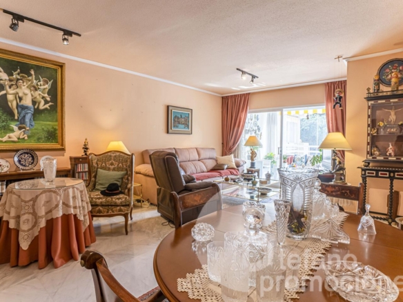 ¡OPORTUNIDAD ÚNICA EN LA ZONA MÁS EXCLUSIVA Y PRESTIGIOSA DE MÁLAGA! ESTA ESPECTACULAR VIVIENDA TOTALMENTE EXTERIOR TE ENVUELVE EN LUZ NATURAL GRACIAS REF:65120