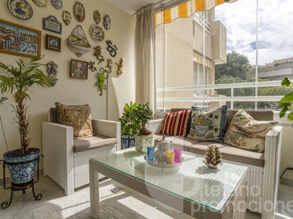 ¡OPORTUNIDAD ÚNICA EN LA ZONA MÁS EXCLUSIVA Y PRESTIGIOSA DE MÁLAGA! ESTA ESPECTACULAR VIVIENDA TOTALMENTE EXTERIOR TE ENVUELVE EN LUZ NATURAL GRACIAS REF:65120