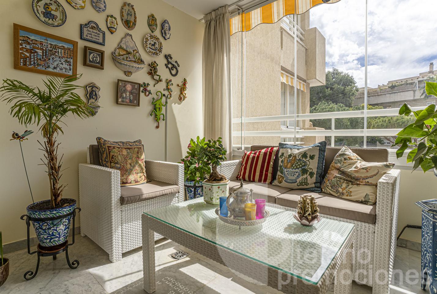 ¡OPORTUNIDAD ÚNICA EN LA ZONA MÁS EXCLUSIVA Y PRESTIGIOSA DE MÁLAGA! ESTA ESPECTACULAR VIVIENDA TOTALMENTE EXTERIOR TE ENVUELVE EN LUZ NATURAL GRACIAS REF:65120